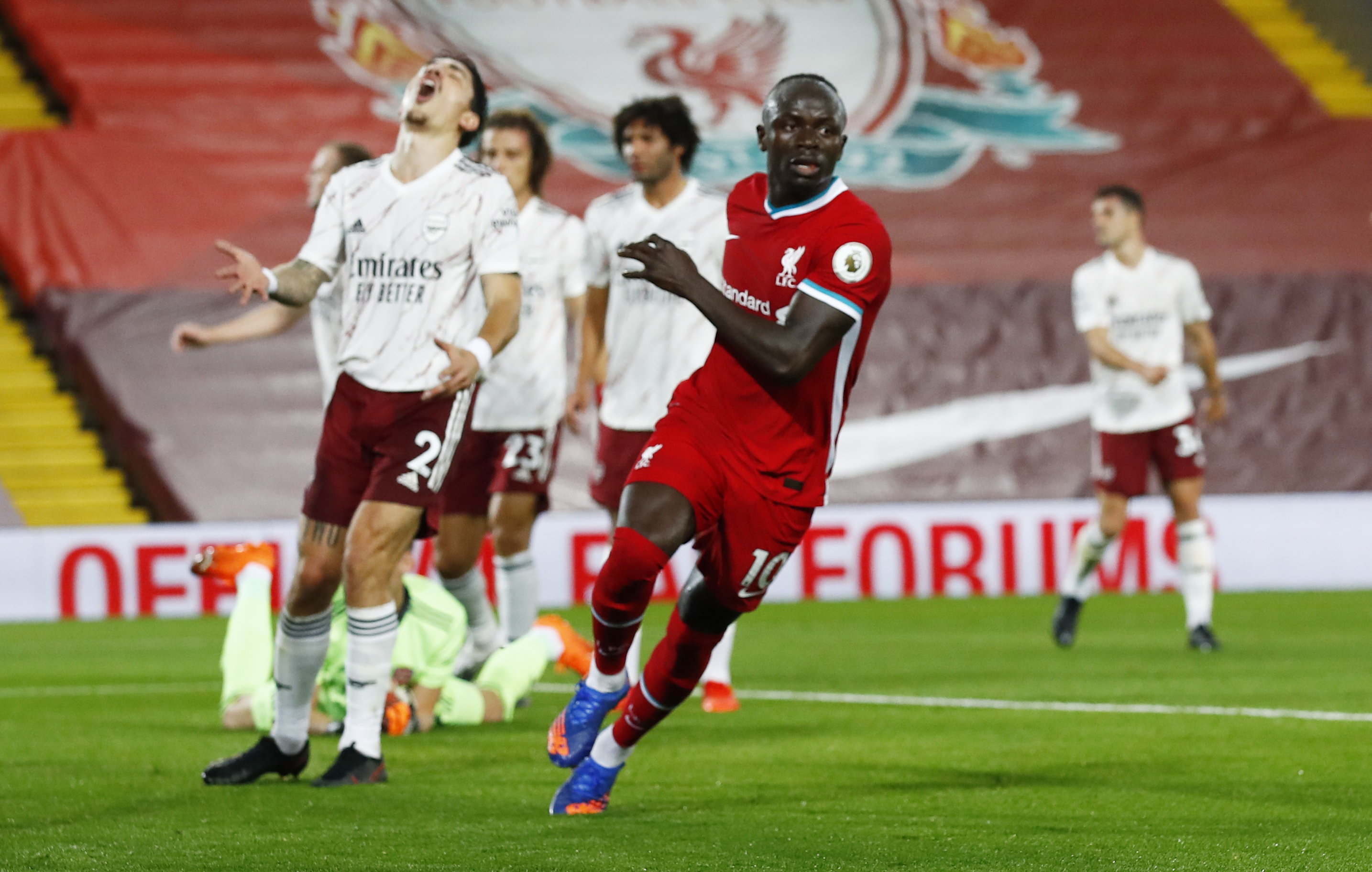 ليفربول يحسم قمة آرسنال بثلاثية